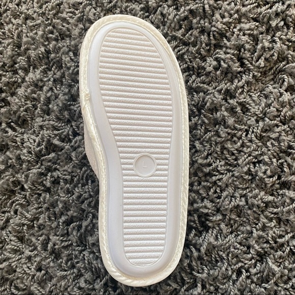 Chenille cream colored slippers - Picture 5 of 6